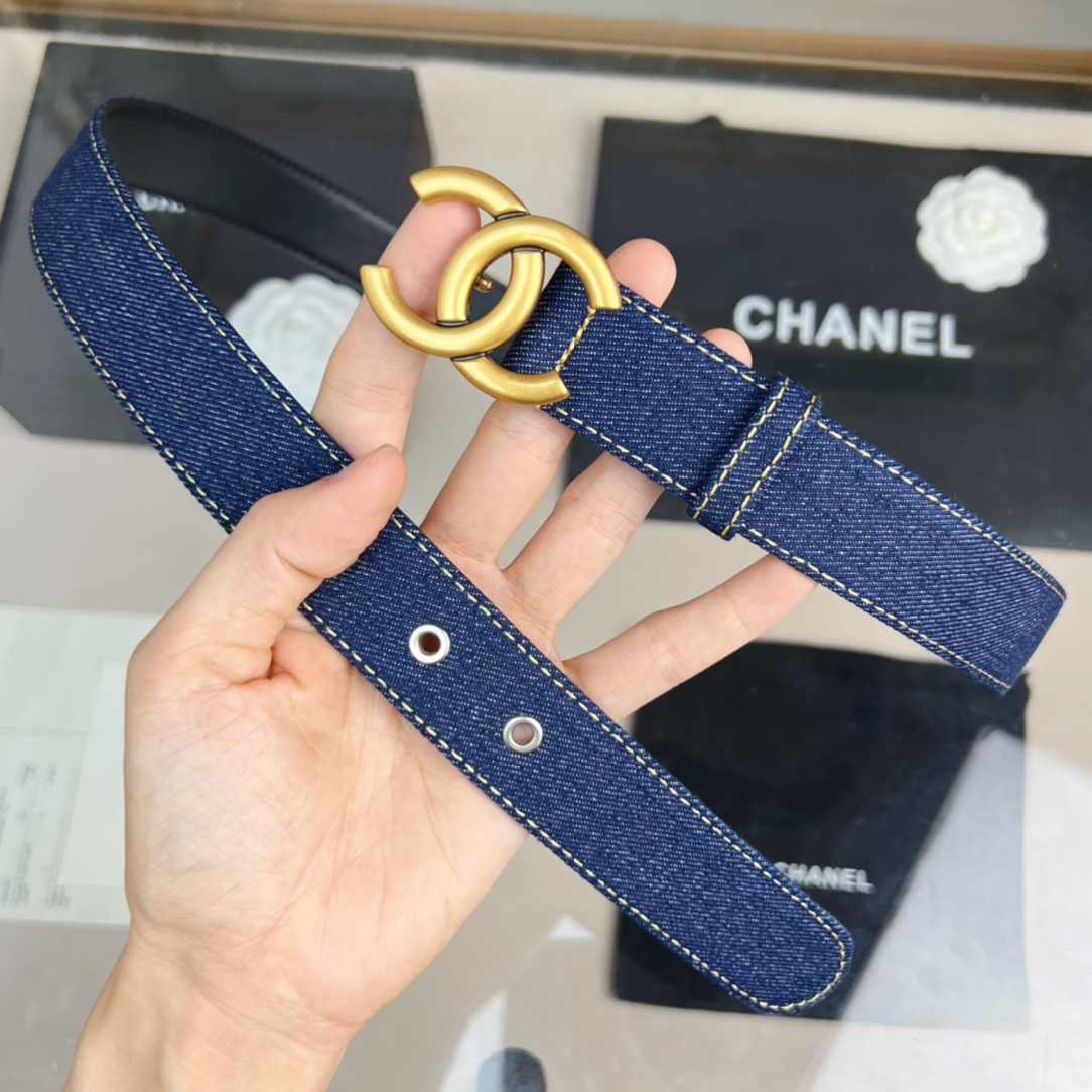 𝗖𝗛𝗔𝗡𝗘𝗟 Classic denim blue belt