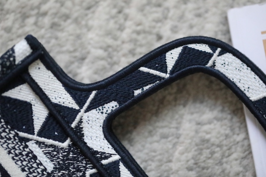 DIOR BOOK TOTE blue small five stars