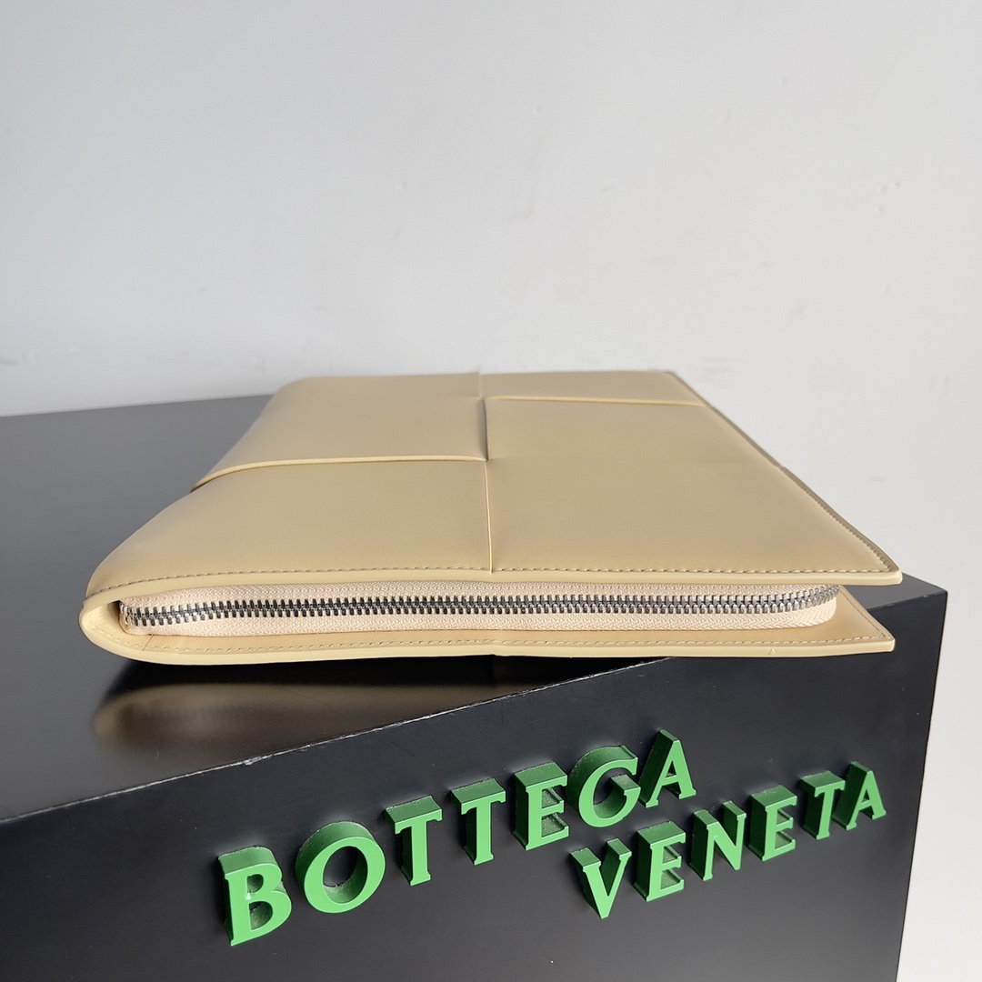 Bottega Veneta bv torte bag in oatmeal large #609175