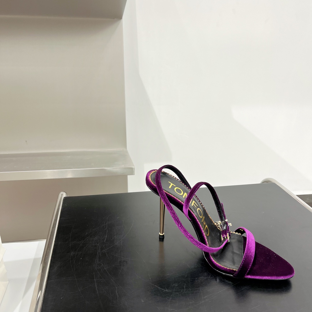 𝒕𝒐𝒎𝒇𝒐𝒓𝒅 𝟐𝟎𝟐𝟐/𝐒𝐒 𝐧𝐞𝐰 TF Tom Ford Gold Heel Padlock Sandals