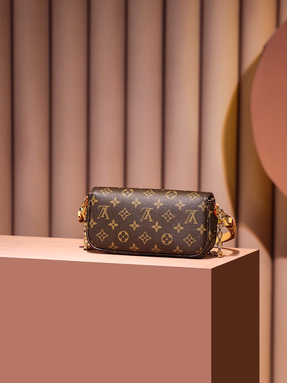 Louis Vuitton 𝐖𝐀𝐋𝐋𝐄𝐓 𝐎𝐍 𝐂𝐇𝐀𝐈𝐍 𝐈𝐕𝐘 Generation level - underarm bag #M81911#