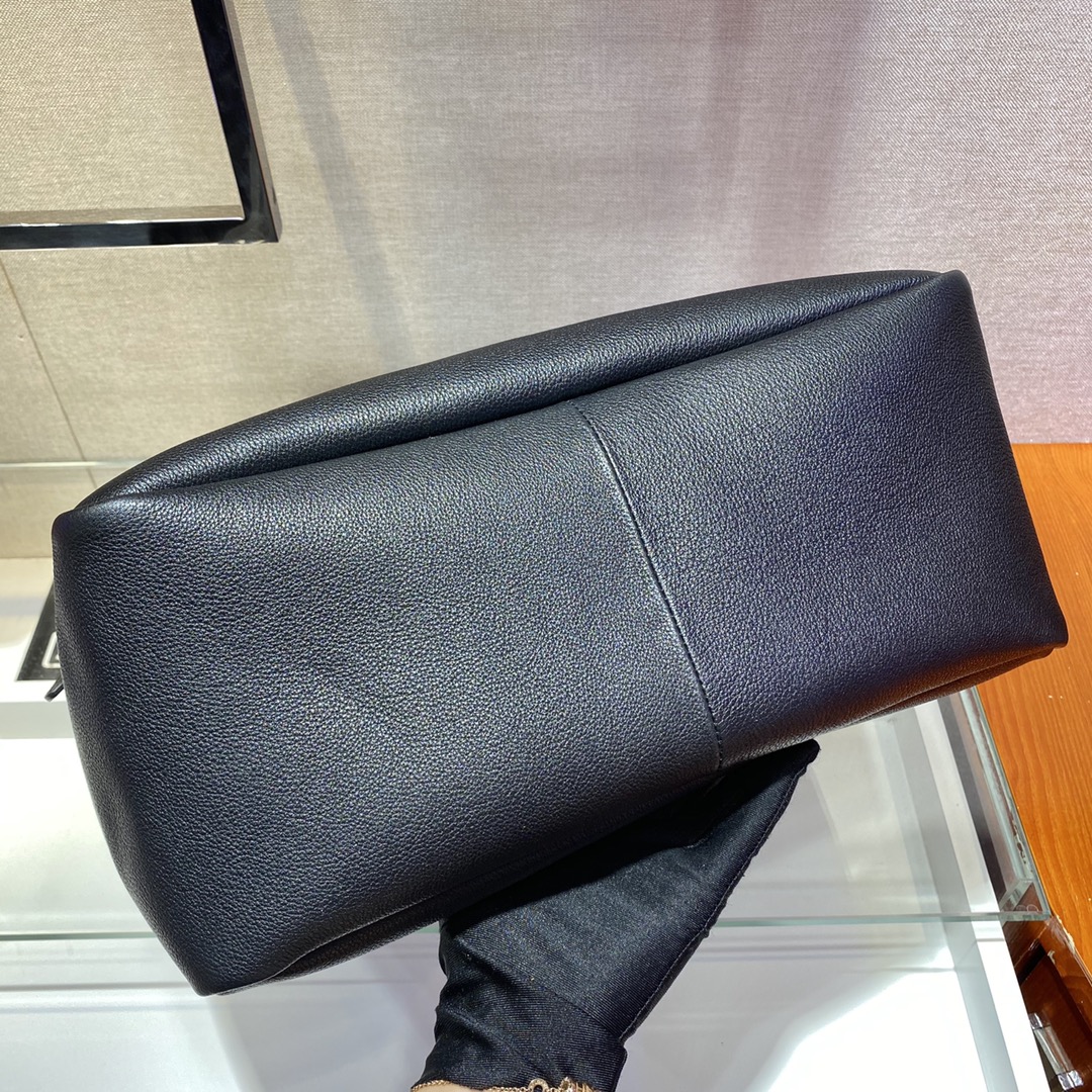 𝐏𝐑𝐀𝐃𝐀 New shopping bags