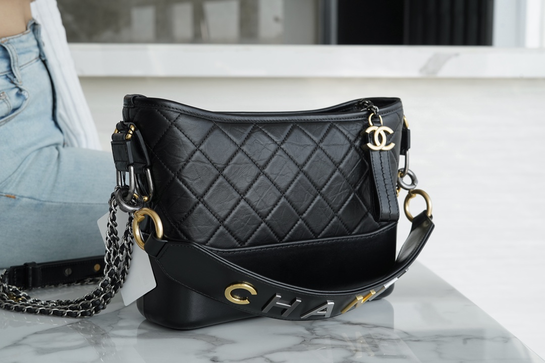 𝗖𝗵𝗮𝗻𝗲𝗹𝗚𝗮𝗯𝗿𝗶𝗲𝗹𝗲❥⼵ New style stray bag Italy 🇮🇹 Montebello original cowhide: medium black