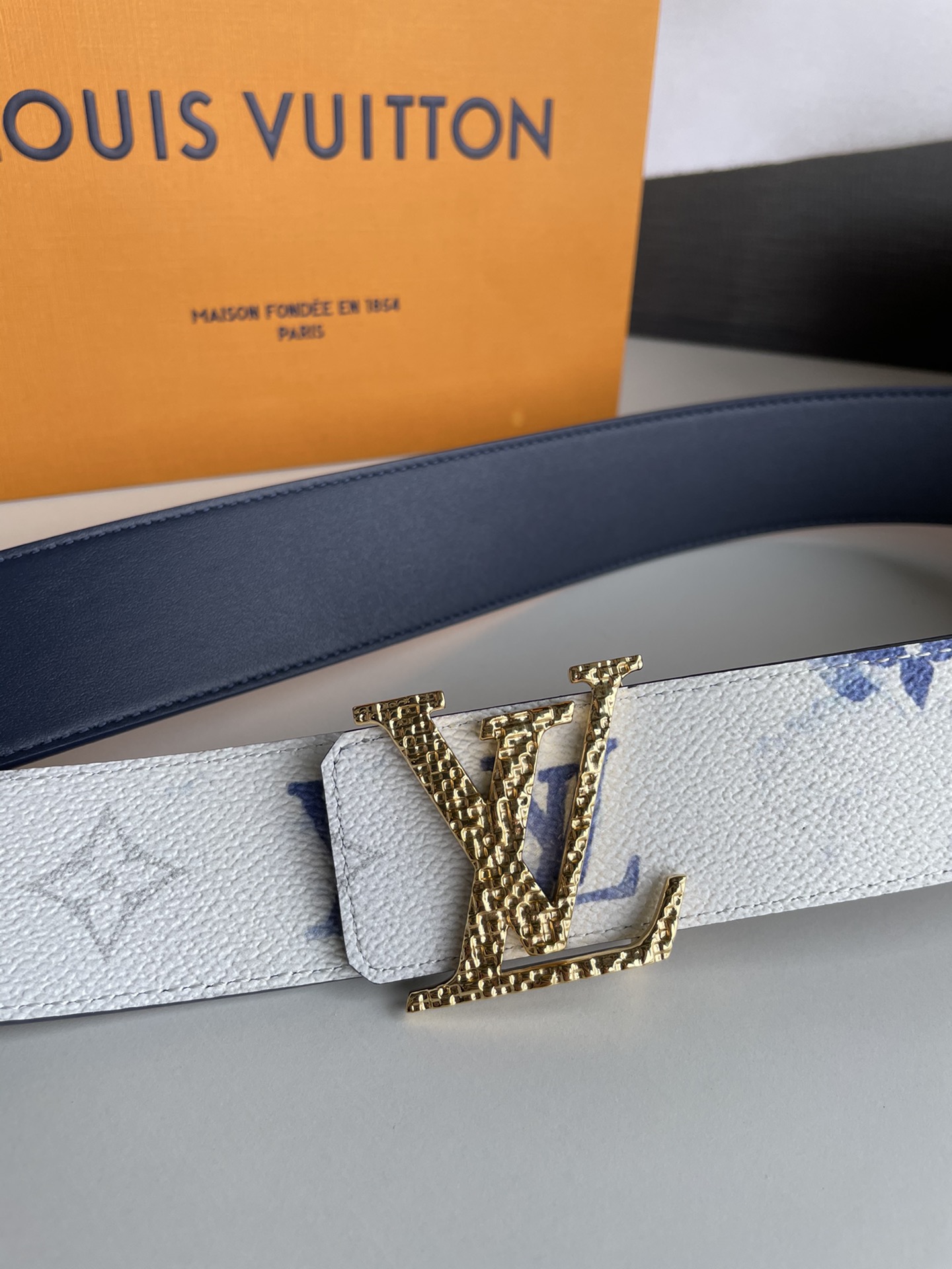 LOUIS VUITTO SHAPE 40 mm reversible belt