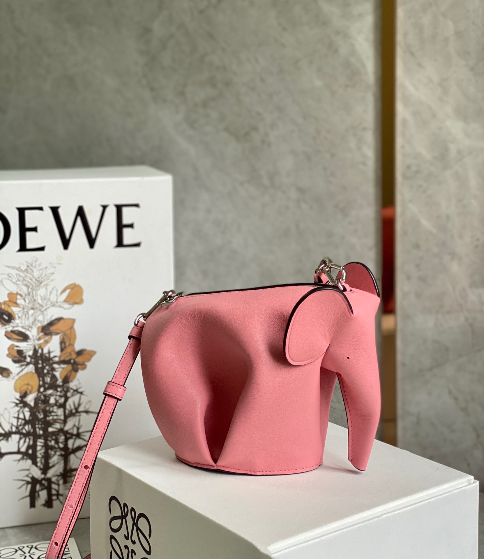 LOEWE Luojia pink elephant 🐘 shoulder bag