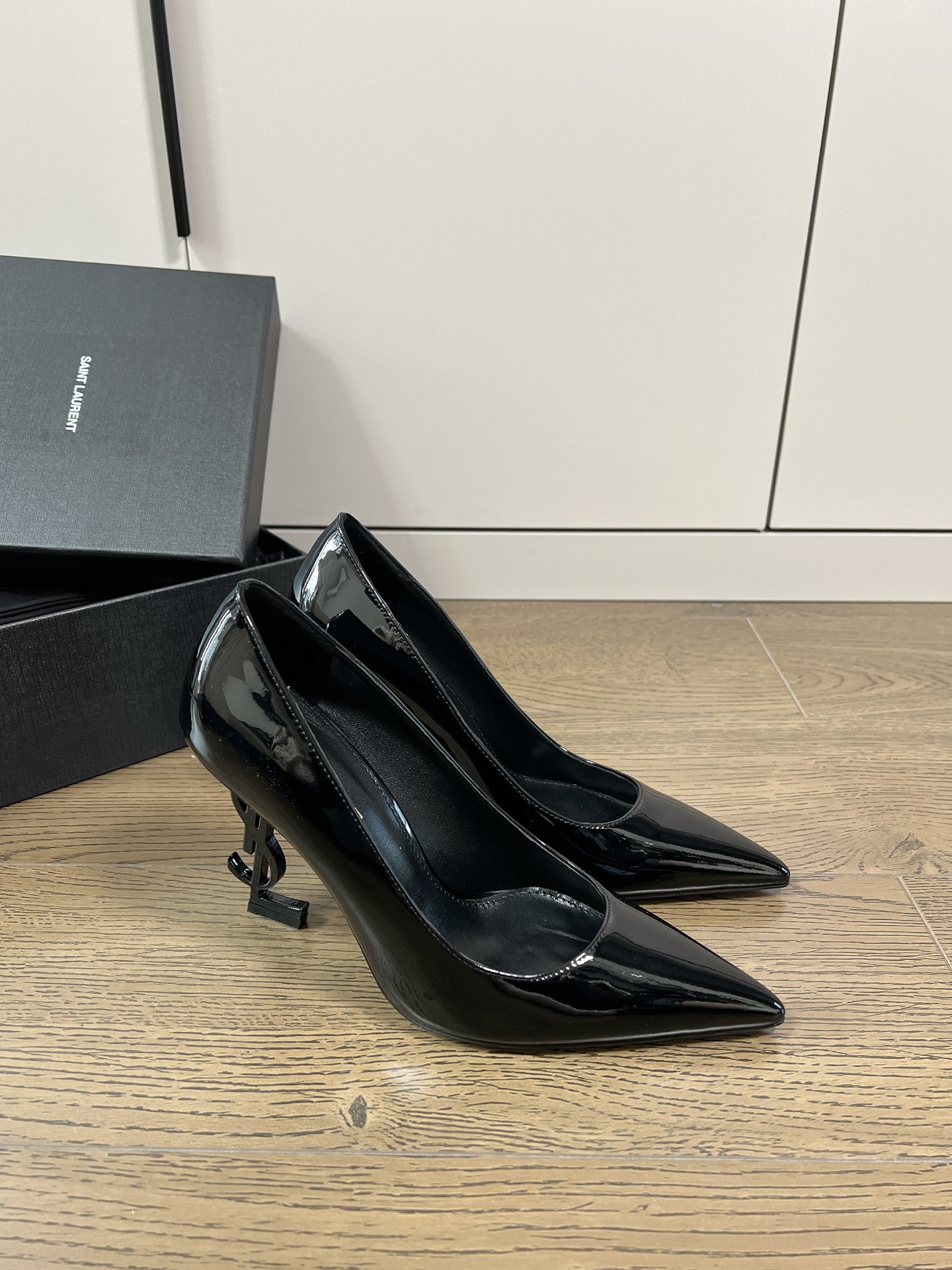 𝙎𝙖𝙞𝙣𝙩 𝙇𝙖𝙪𝙧𝙚𝙣𝙩 | 𝟐𝟎𝟐𝟐/𝐒𝐒 𝐧𝐞𝐰 YSL｜Shaped heel shoes in the closet c high heels original cow patent leather