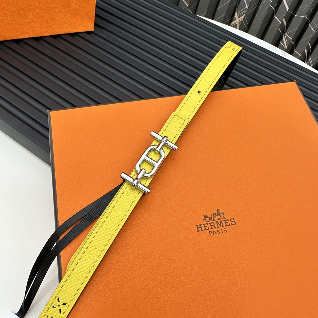 Reversible belt in Hermes Swift and perforated Epsom calfskin