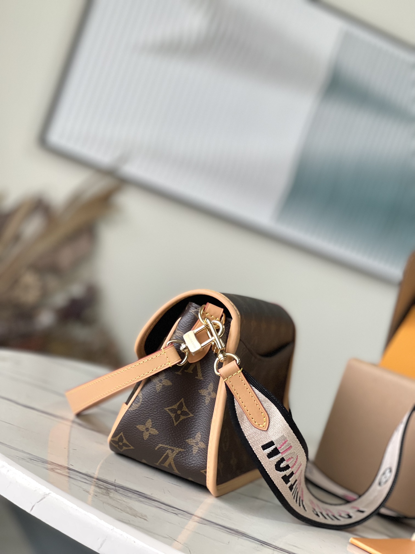 𝐋𝐎𝐔𝐈𝐒 𝐕𝐔𝐈𝐓𝐓𝐎𝐍    M45985