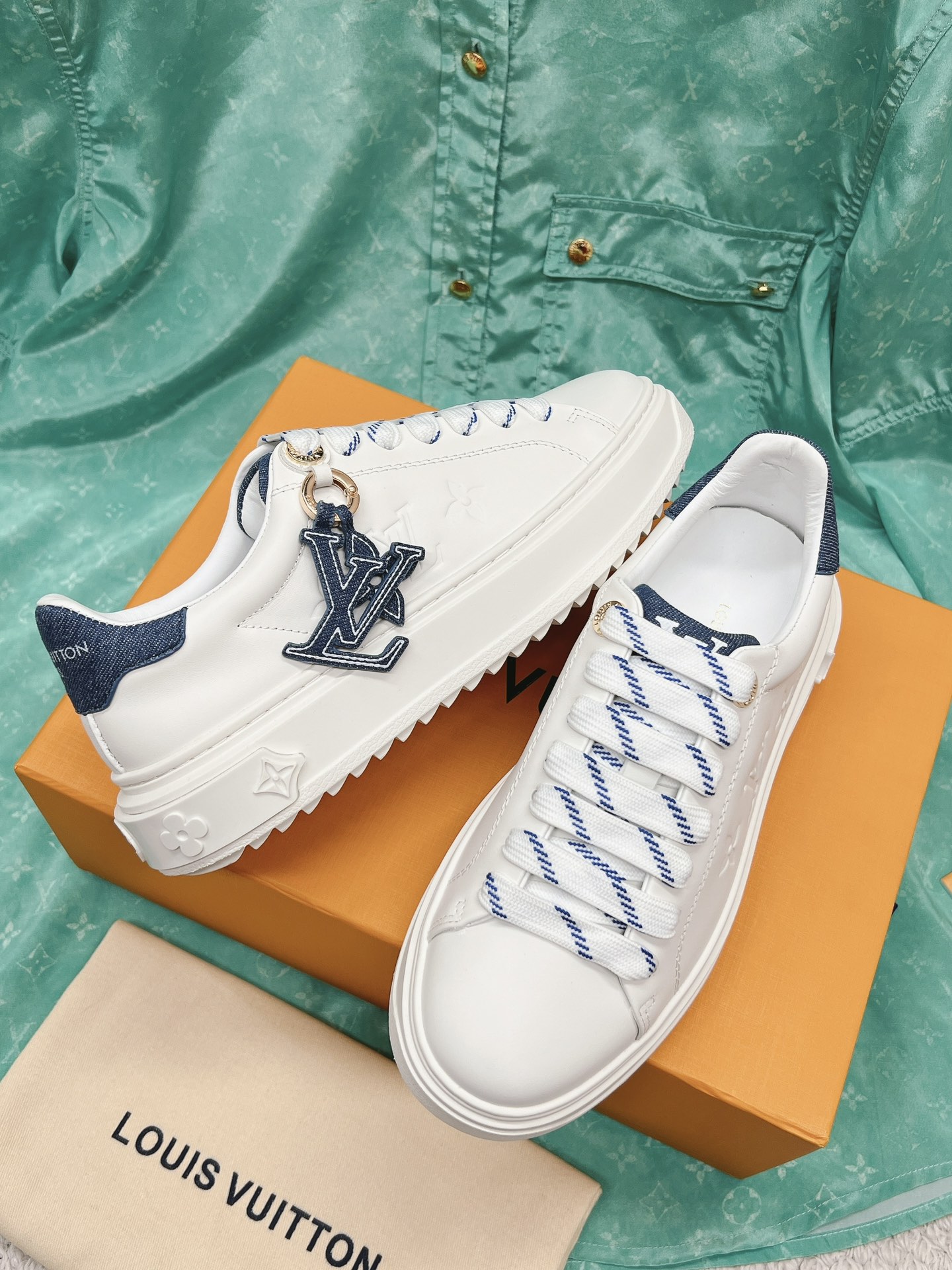 Louis Vuitton x Yayoi Kusama cooperation model classic white shoes 𝐓𝐢𝐦𝐞 𝐨𝐮𝐭 wave point sneakers