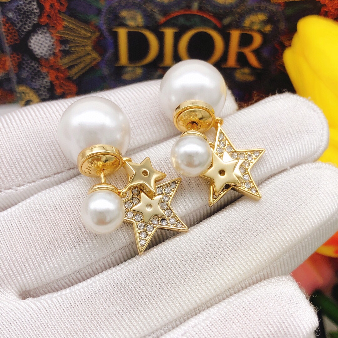 Dior star 🌟 diamond size pearl earrings