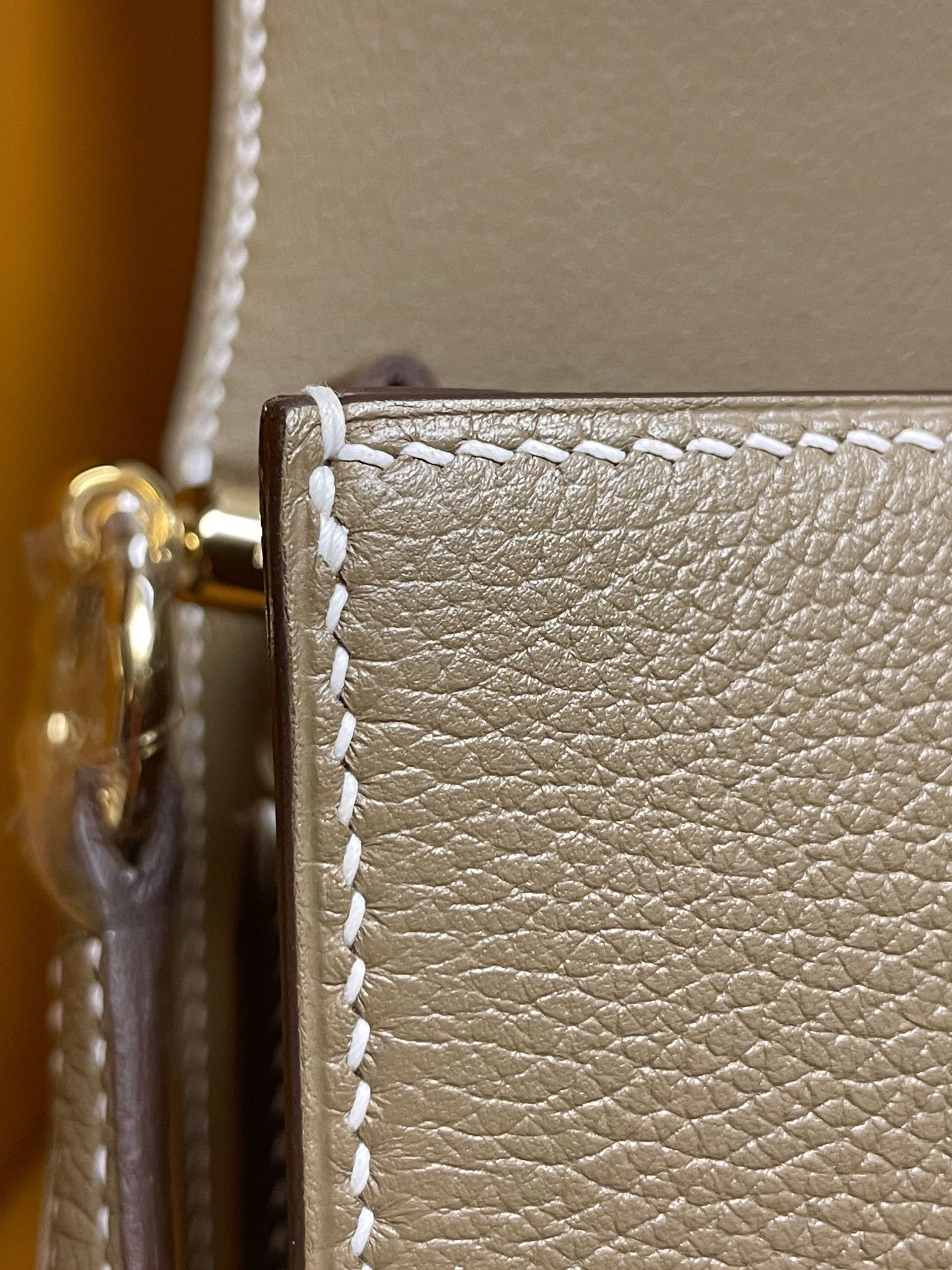 Roulis 19 elephant gray evercolor leather gold buckle