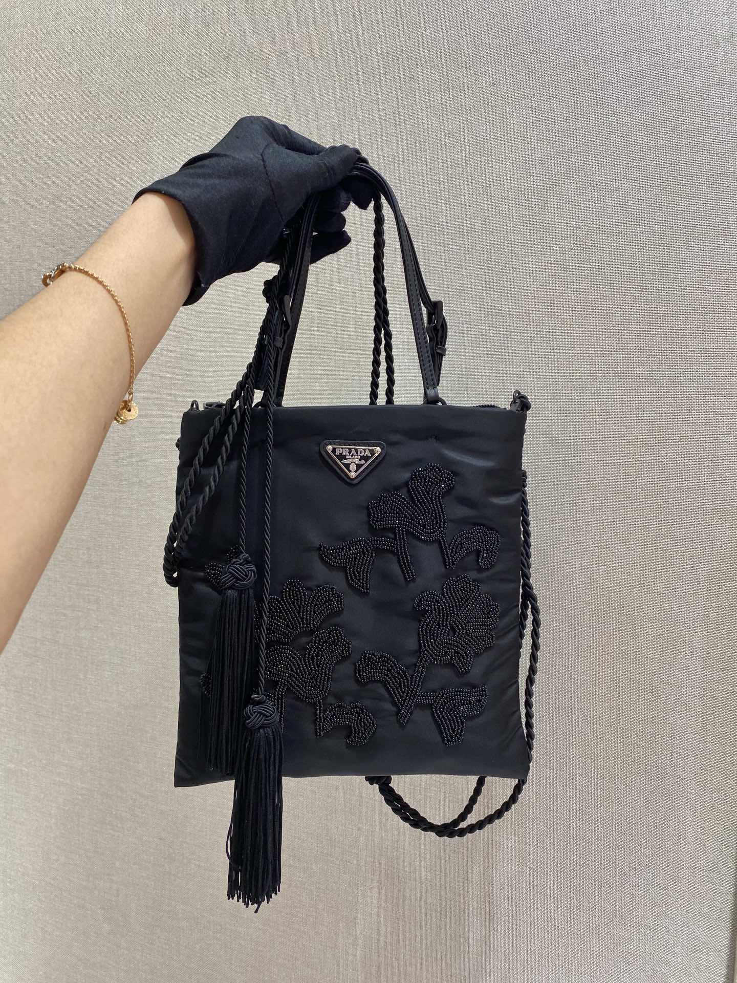 𝐏𝐑𝐀𝐃𝐀 Limited embroidery