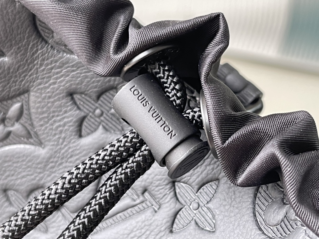 𝐋𝐎𝐔𝐈𝐒 𝐕𝐔𝐈𝐓𝐓𝐎𝐍  M82248