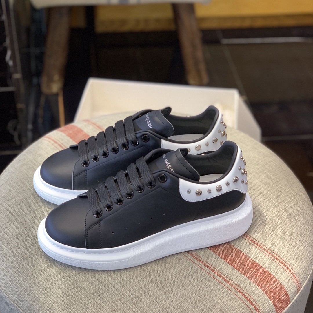 Alexander McQueen MQ Black Cross nail tail Sneakers