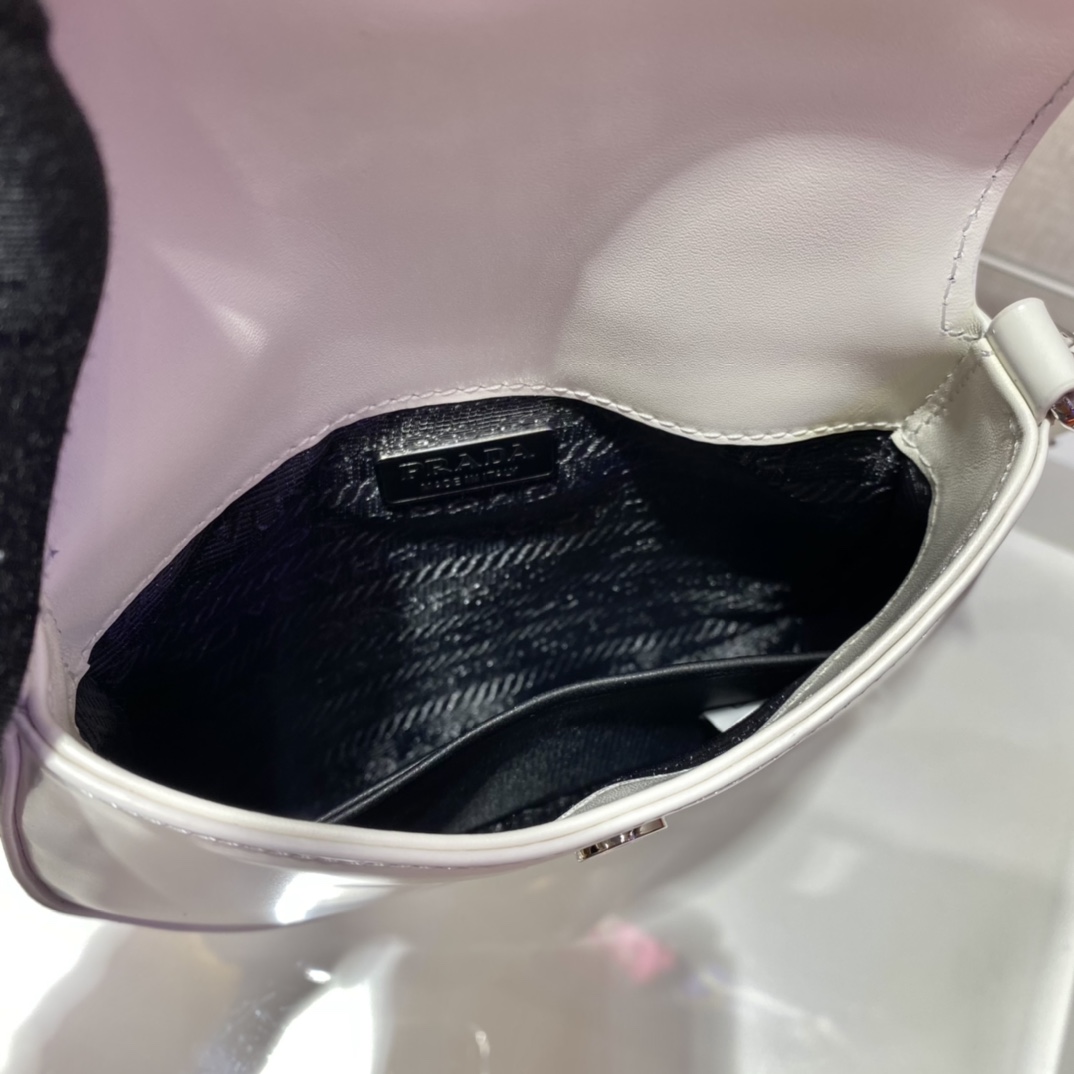 𝐏𝐑𝐀𝐃𝐀 mini 1BH188