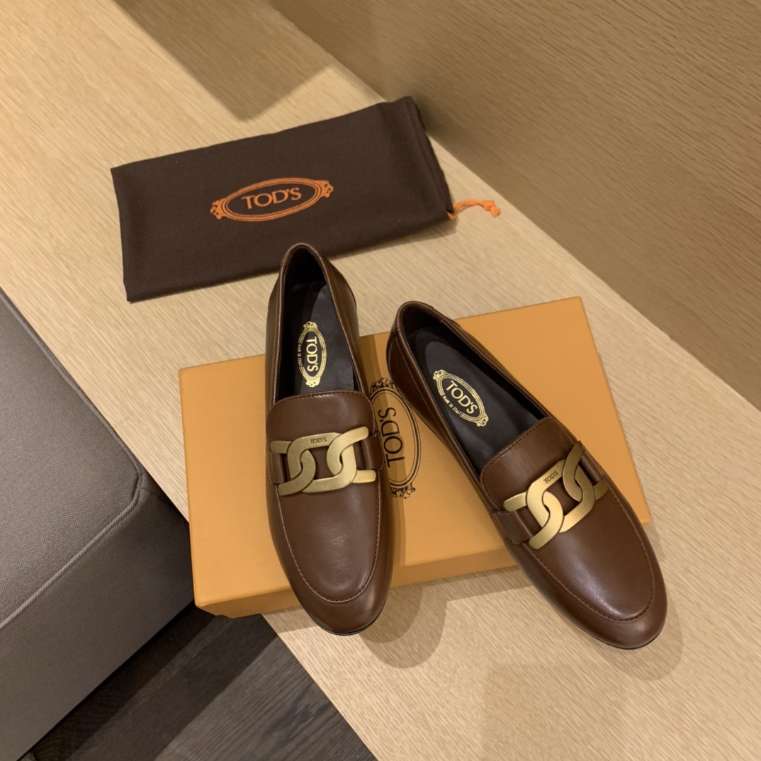 TODS | 𝟐𝟎𝟐𝟏/𝐒𝐒 𝐧𝐞𝐰 Gives a more stable feel This design has a bit of a vintage vibe