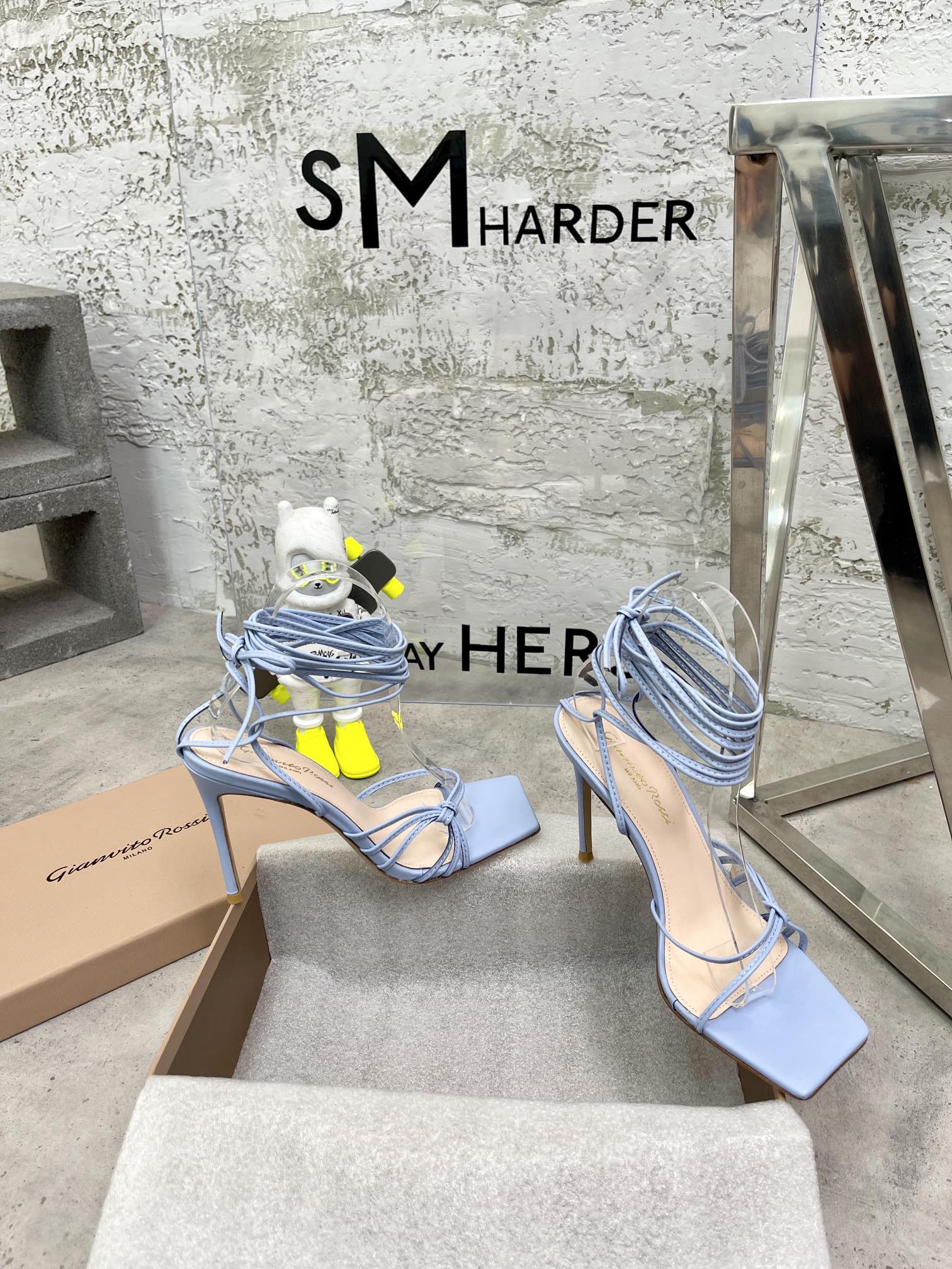 𝐆𝐢𝐚𝐧𝐯𝐢𝐭𝐨｜𝟐𝟎𝟐𝟑/𝐒𝐒 𝐧𝐞𝐰 Sylvie metallic high heels