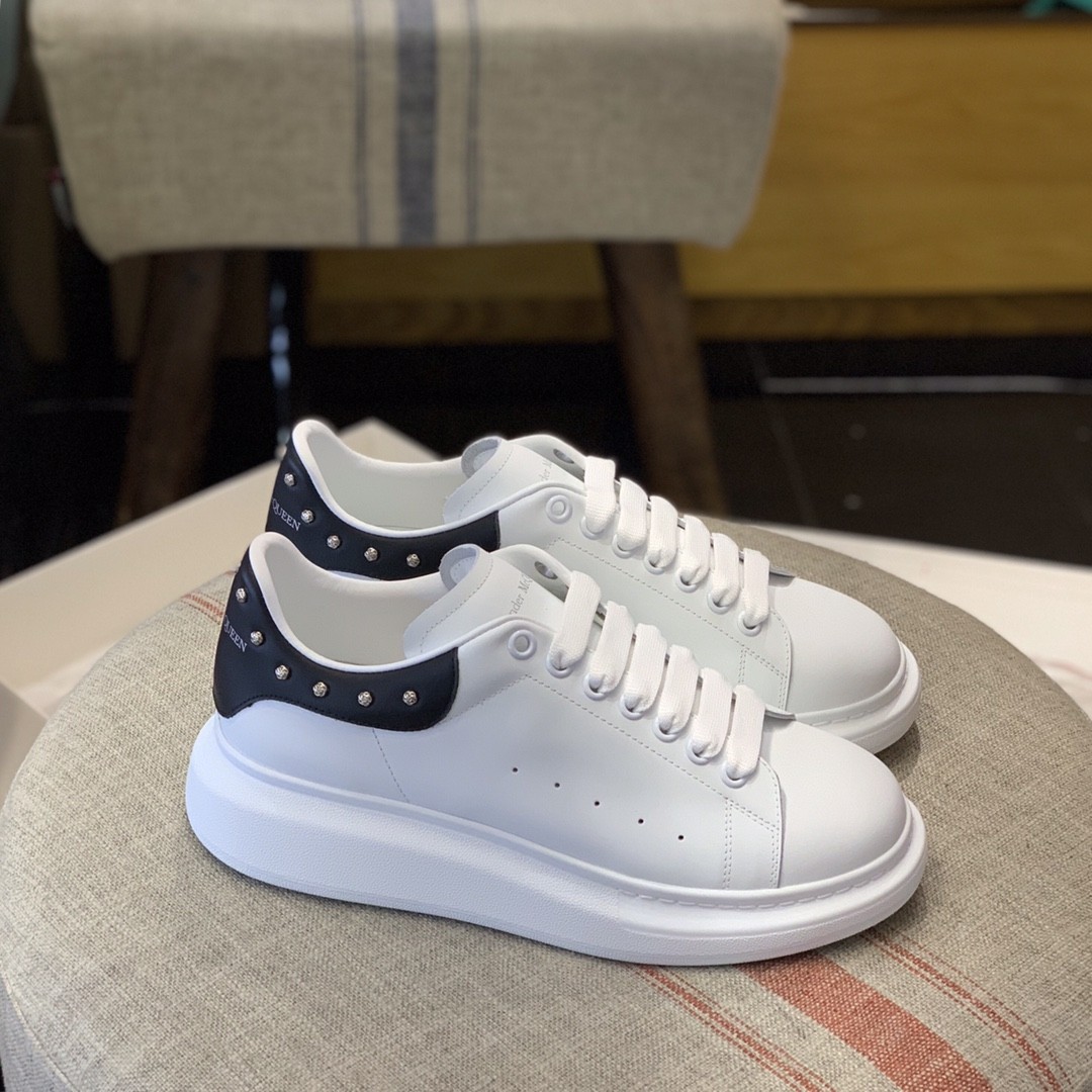 Alexander McQueen MQ black tail Rose nail Sneakers