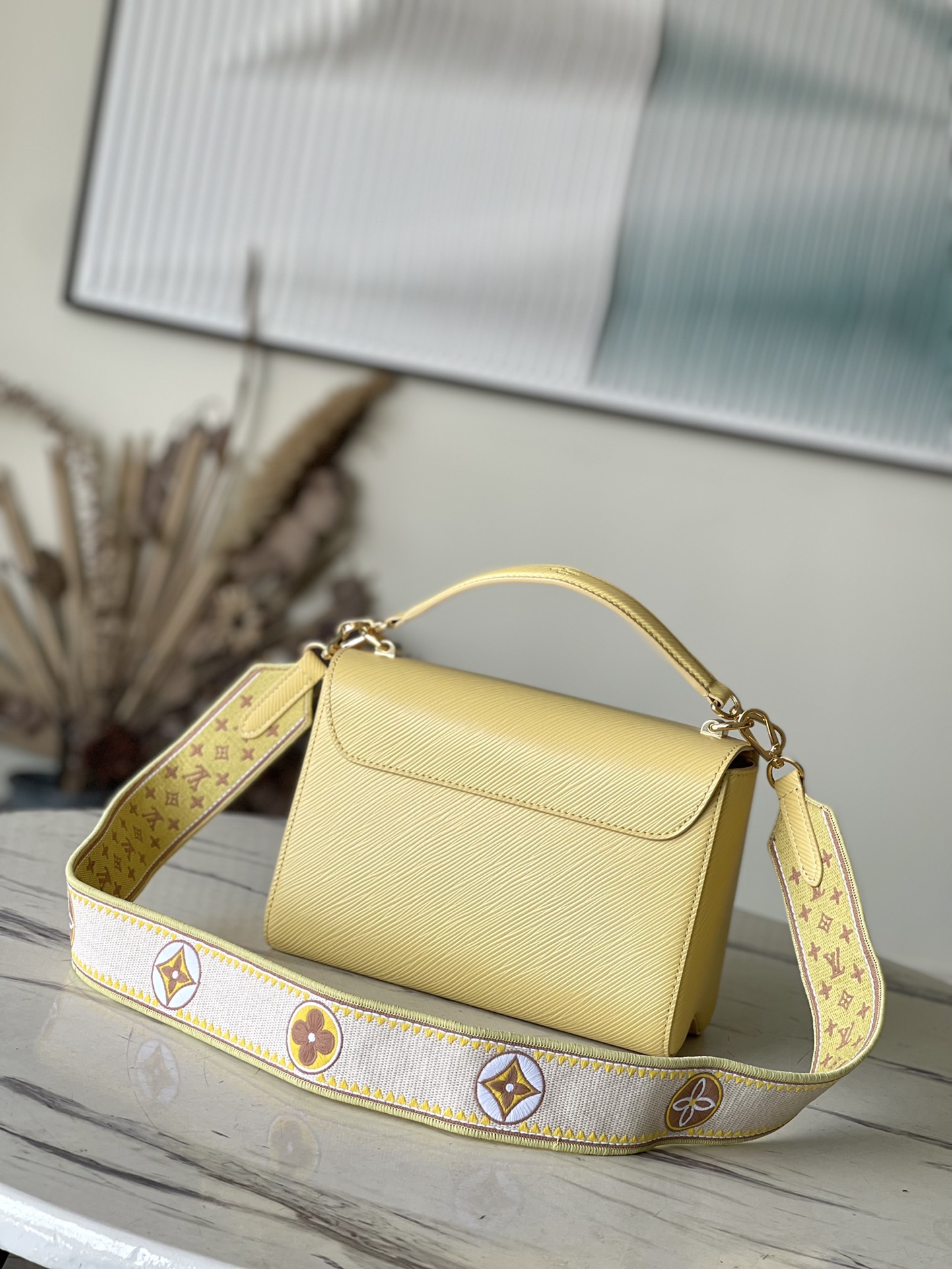 𝐋𝐎𝐔𝐈𝐒 𝐕𝐔𝐈𝐓𝐓𝐎𝐍 M22038 This Twist Medium Bag