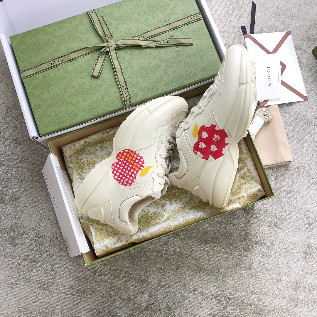 Gucci Pops This collection has a lot of flora and fauna in the original material Red Apple