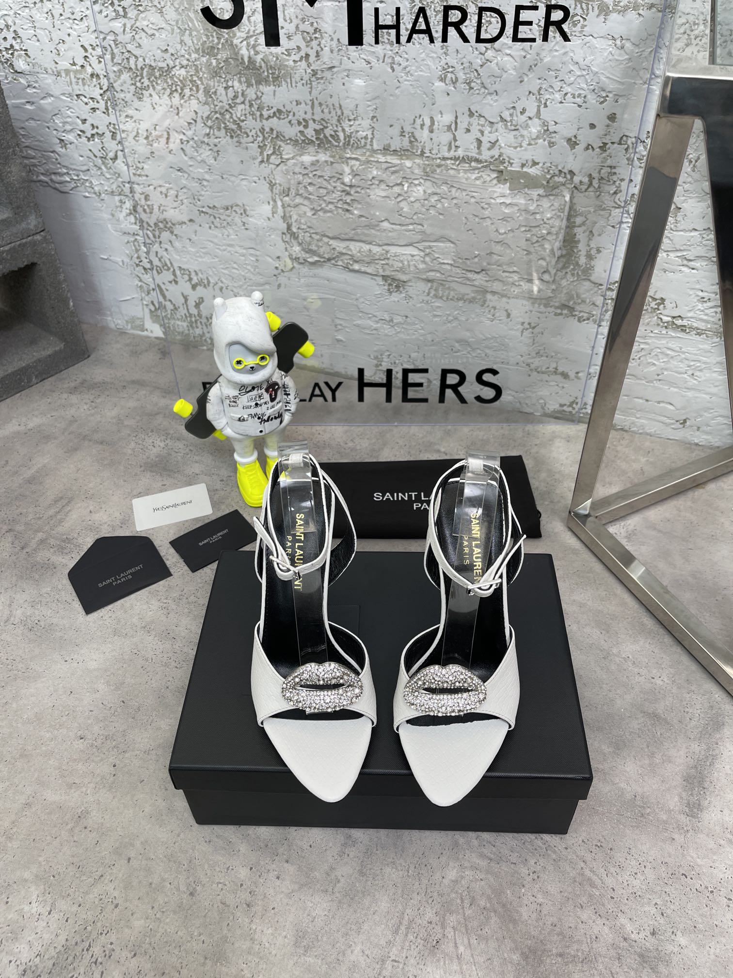 𝙎𝙖𝙞𝙣𝙩 𝙇𝙖𝙪𝙧𝙚𝙣𝙩 | 𝟐𝟎𝟐𝟐/𝐒𝐒 𝐧𝐞𝐰 YSL｜Early spring hot ysl high heel strappy sandals Italian leather sole