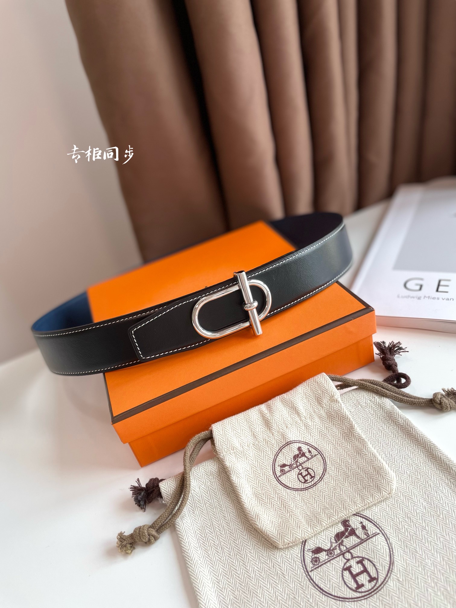 Hermes  ITHAQUE BELT BUCKLE & REVERSIBLE LEATHER STRAP