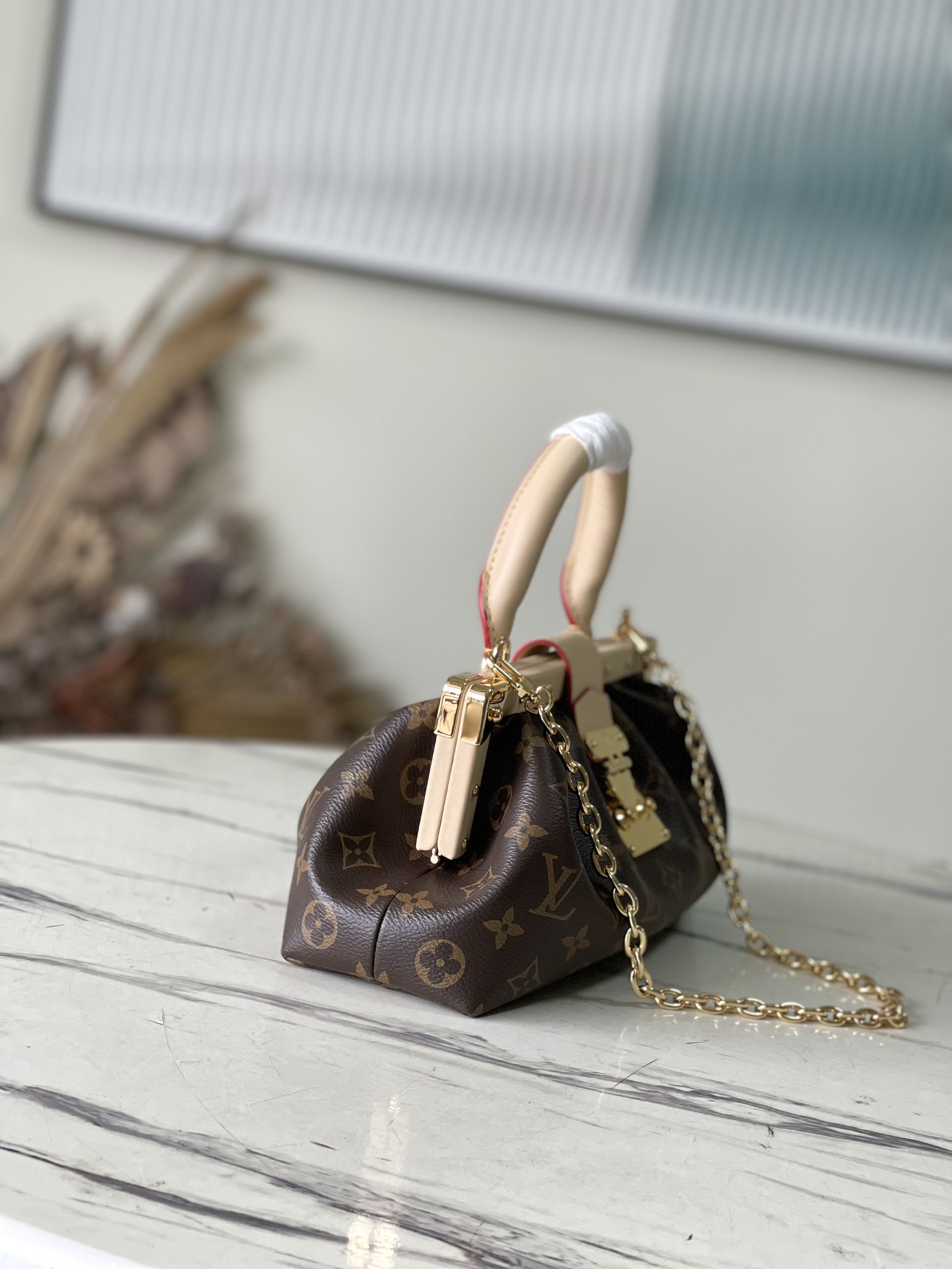 𝐋𝐎𝐔𝐈𝐒 𝐕𝐔𝐈𝐓𝐓𝐎𝐍    M46544