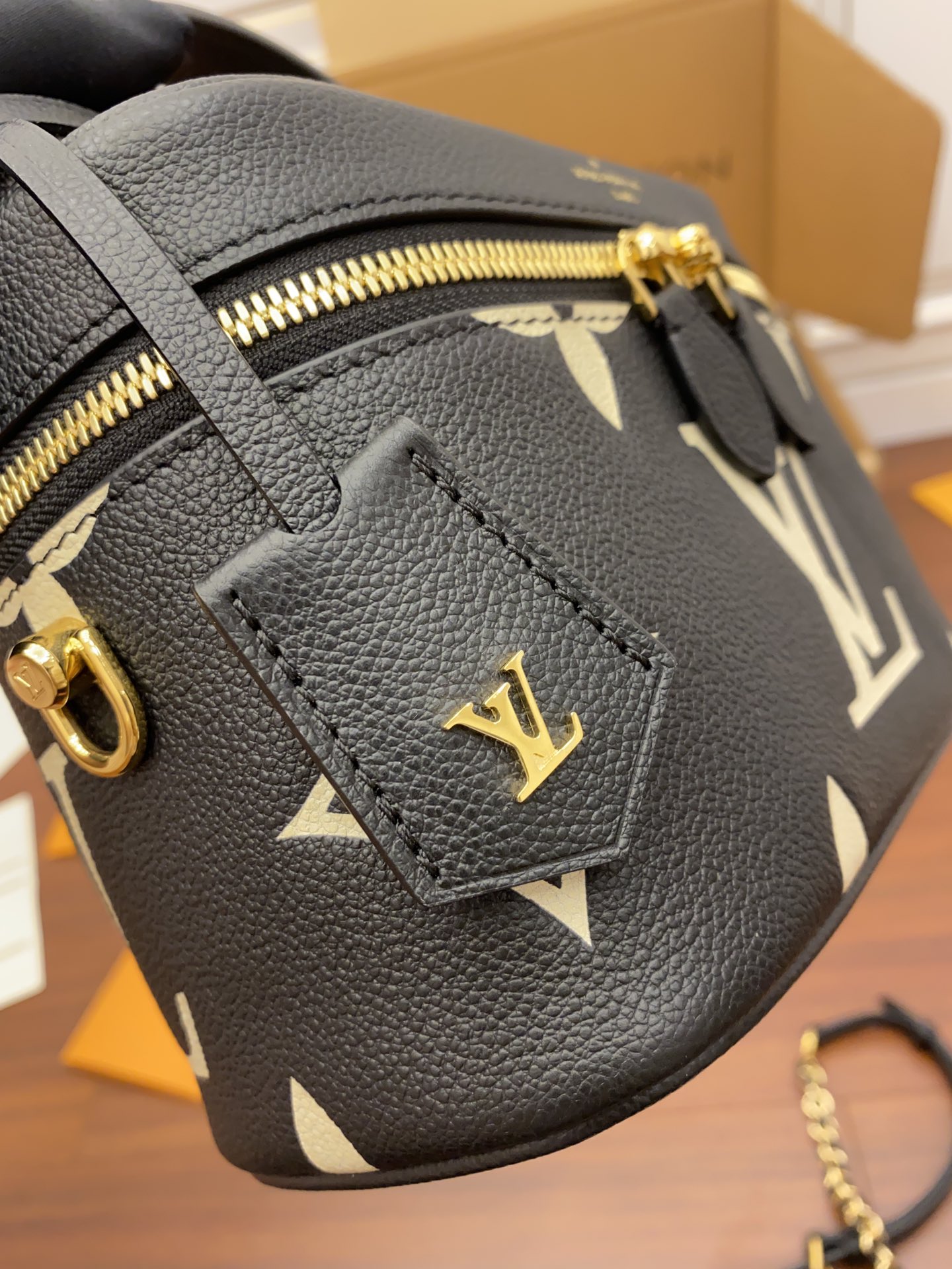 Louis Vuitton M45780leather is genuine OEM Italian A-grade leather