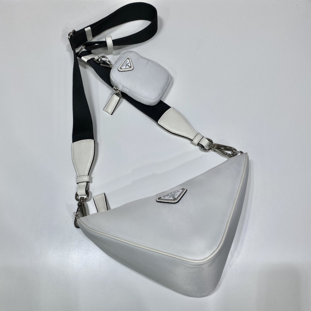 𝐏𝐑𝐀𝐃𝐀 Triangle Crossbody Bag