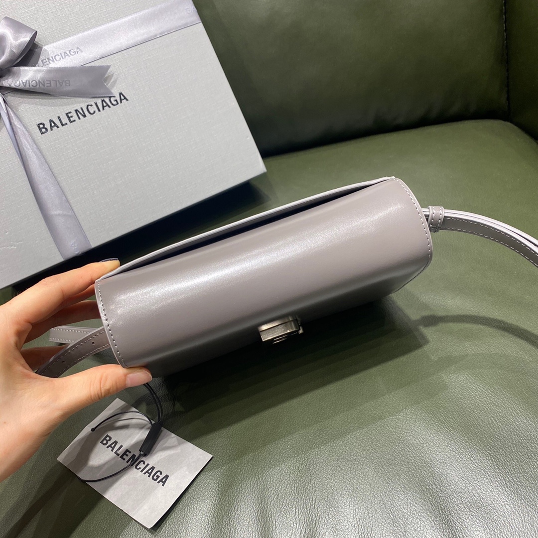 BALENCIAGA 𝘀𝗺𝗮𝗹𝗹 𝗯𝗮𝗴 Plain grey silver buckle