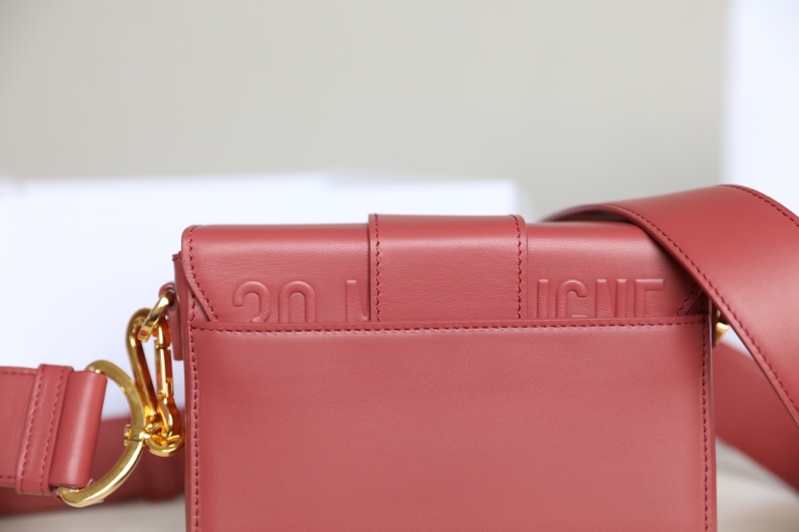 Montaigne hibiscus powder 𝙢𝙞𝙣𝙞 box bag