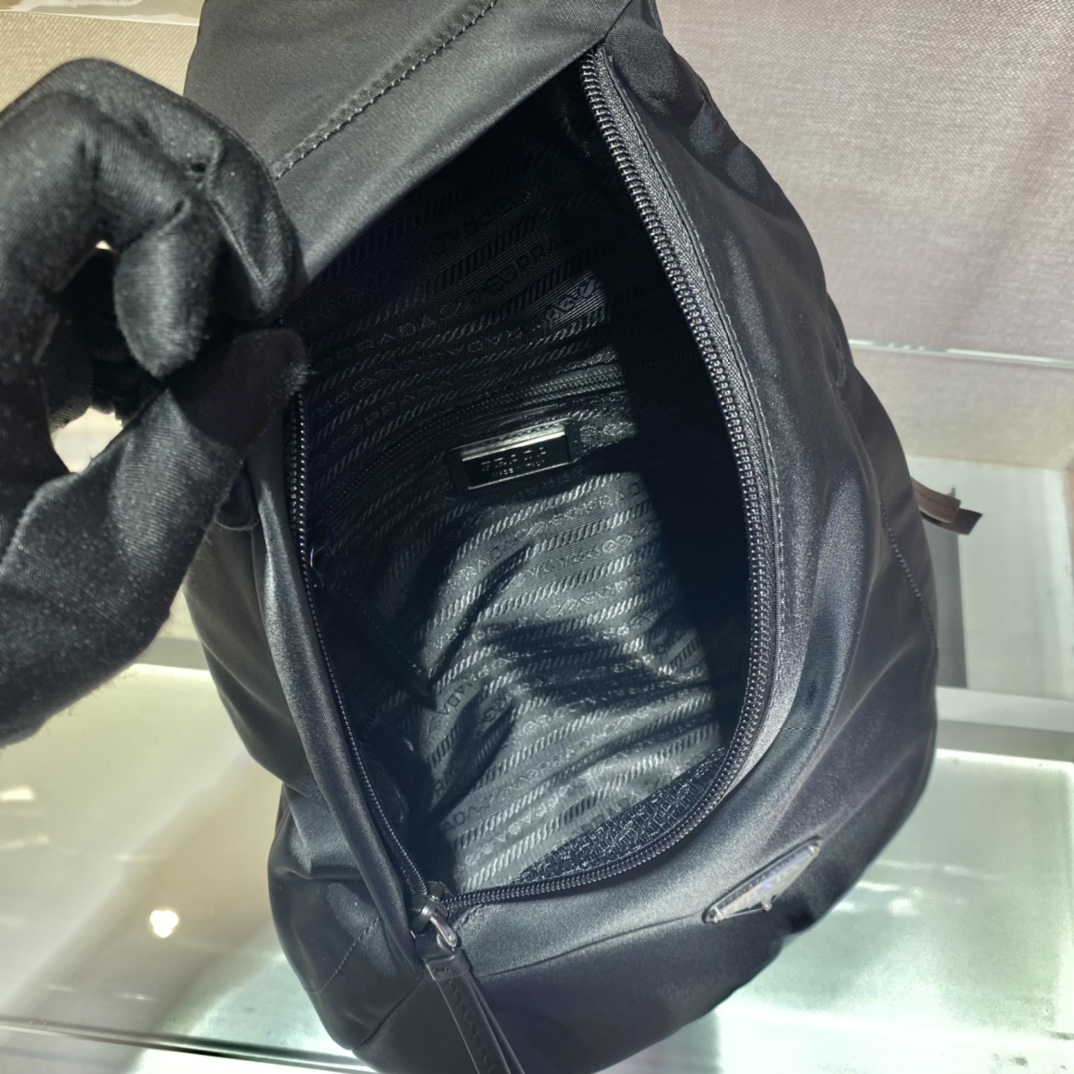 𝐏𝐑𝐀𝐃𝐀  New Chest Bag 2VZ092
