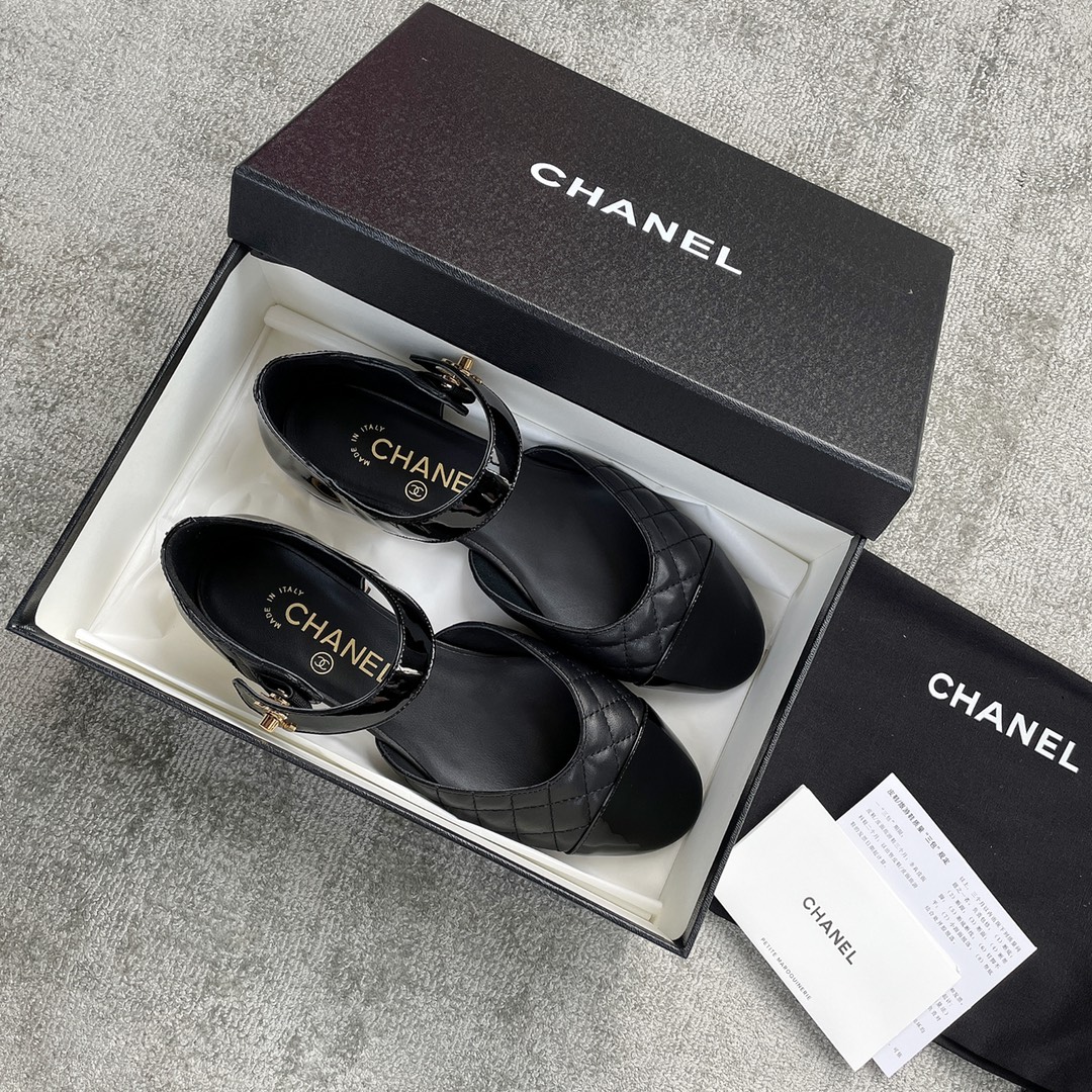 CHANEL early spring of this black and white colorful book bag buckle Mary Jane sheepskin lining genuine leather outsole