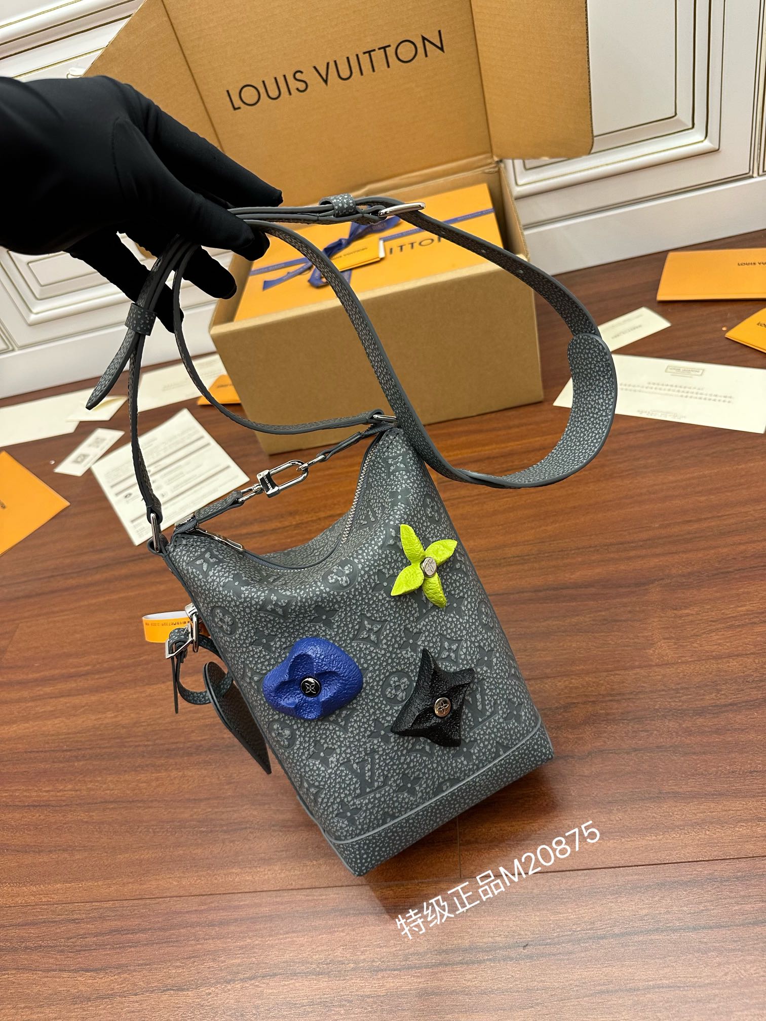 Louis Vuitton FW22 show handbag M20875