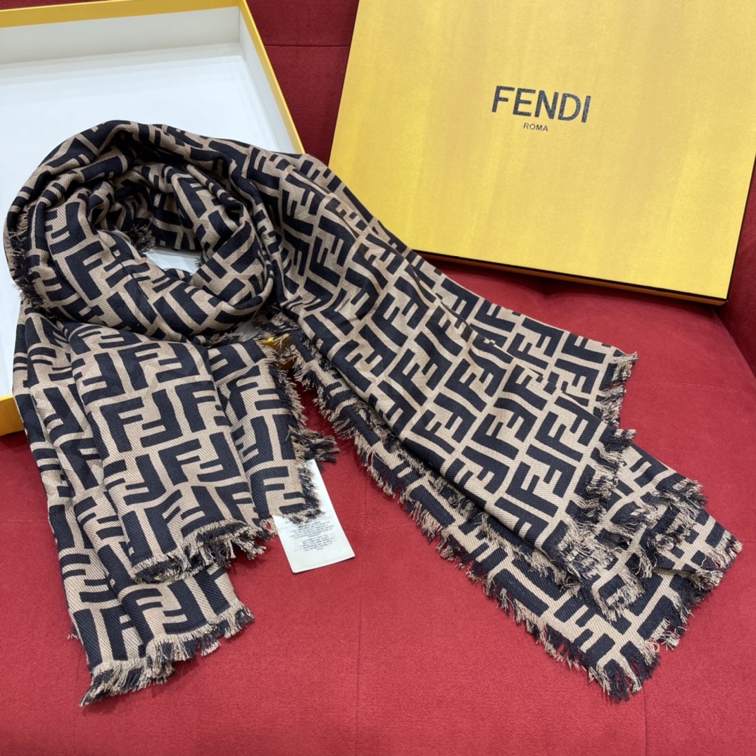 𝐅𝐞𝐧𝐝𝐢 Classic presbyopic shawl/scarf 70% wool content ➕ 30% mulberry silk fabric