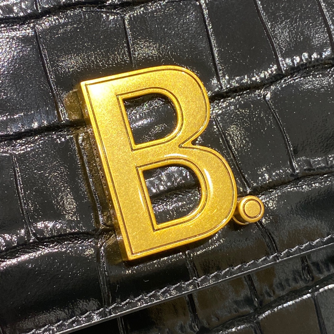 BALENCIAGA 𝘀𝗺𝗮𝗹𝗹 𝗯𝗮𝗴 𝗯𝗮𝗴 Black gold buckle with crocodile pattern