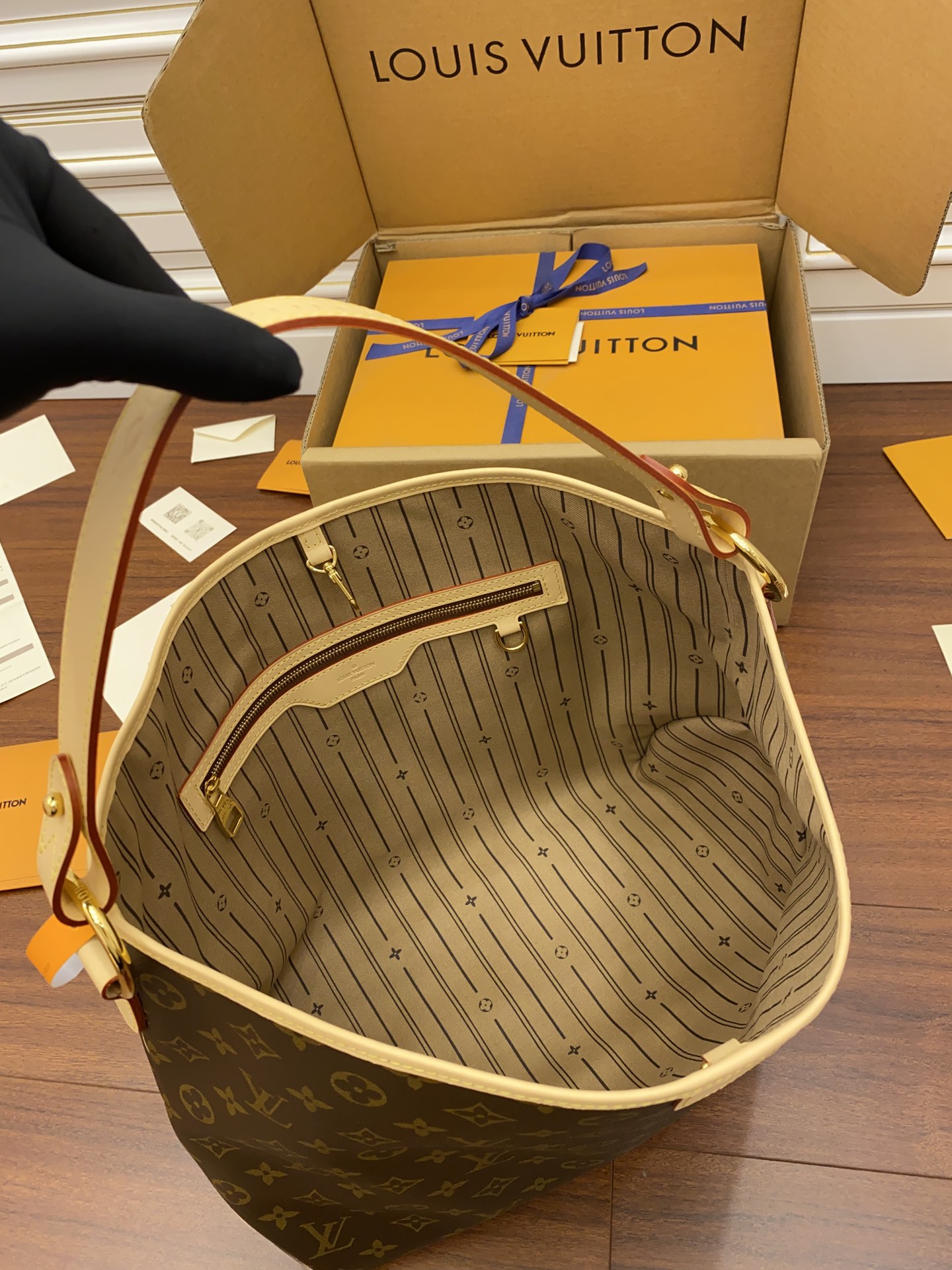 Louis Vuitton M40353