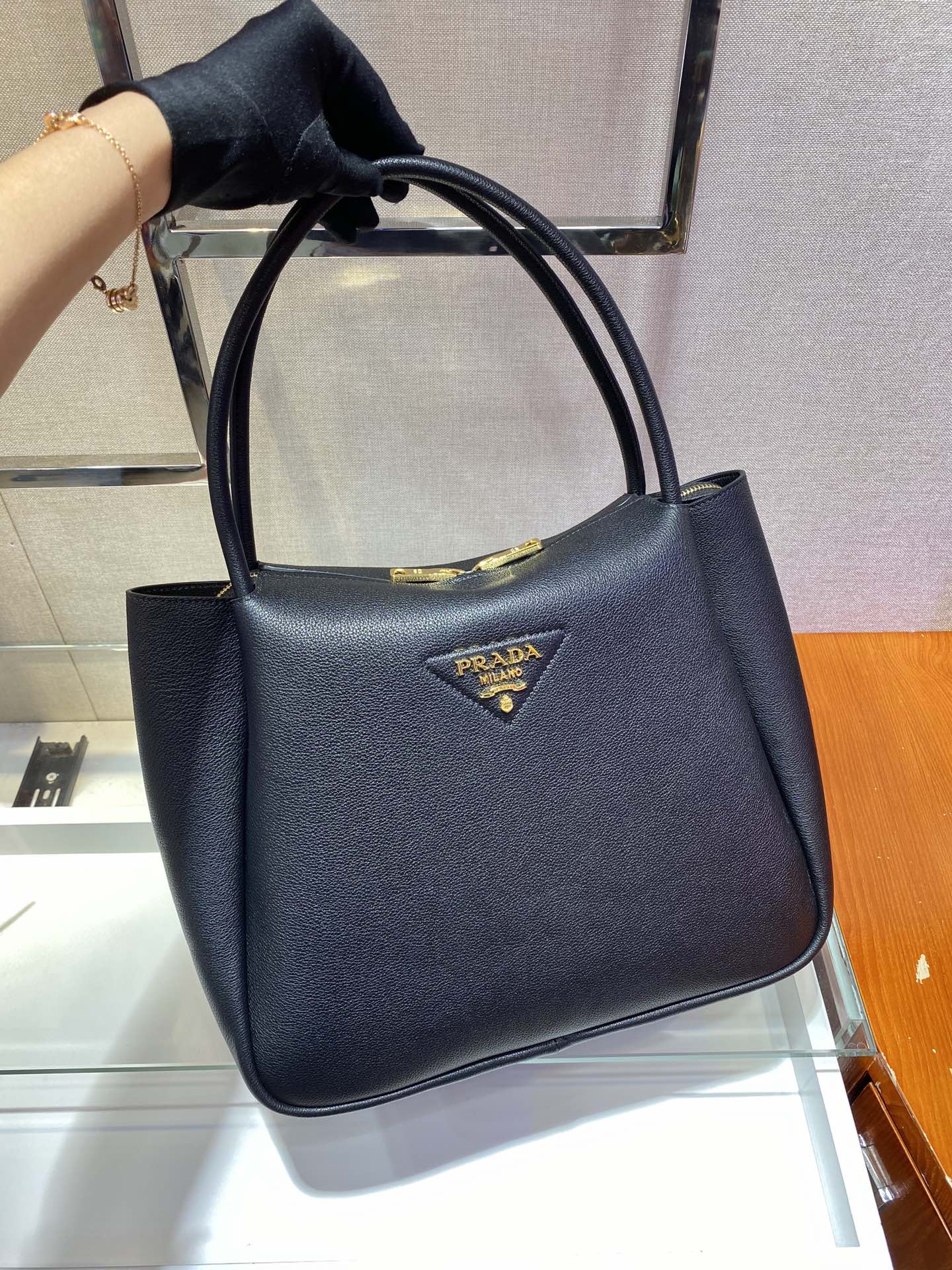 𝐏𝐑𝐀𝐃𝐀 New Model 1BC142