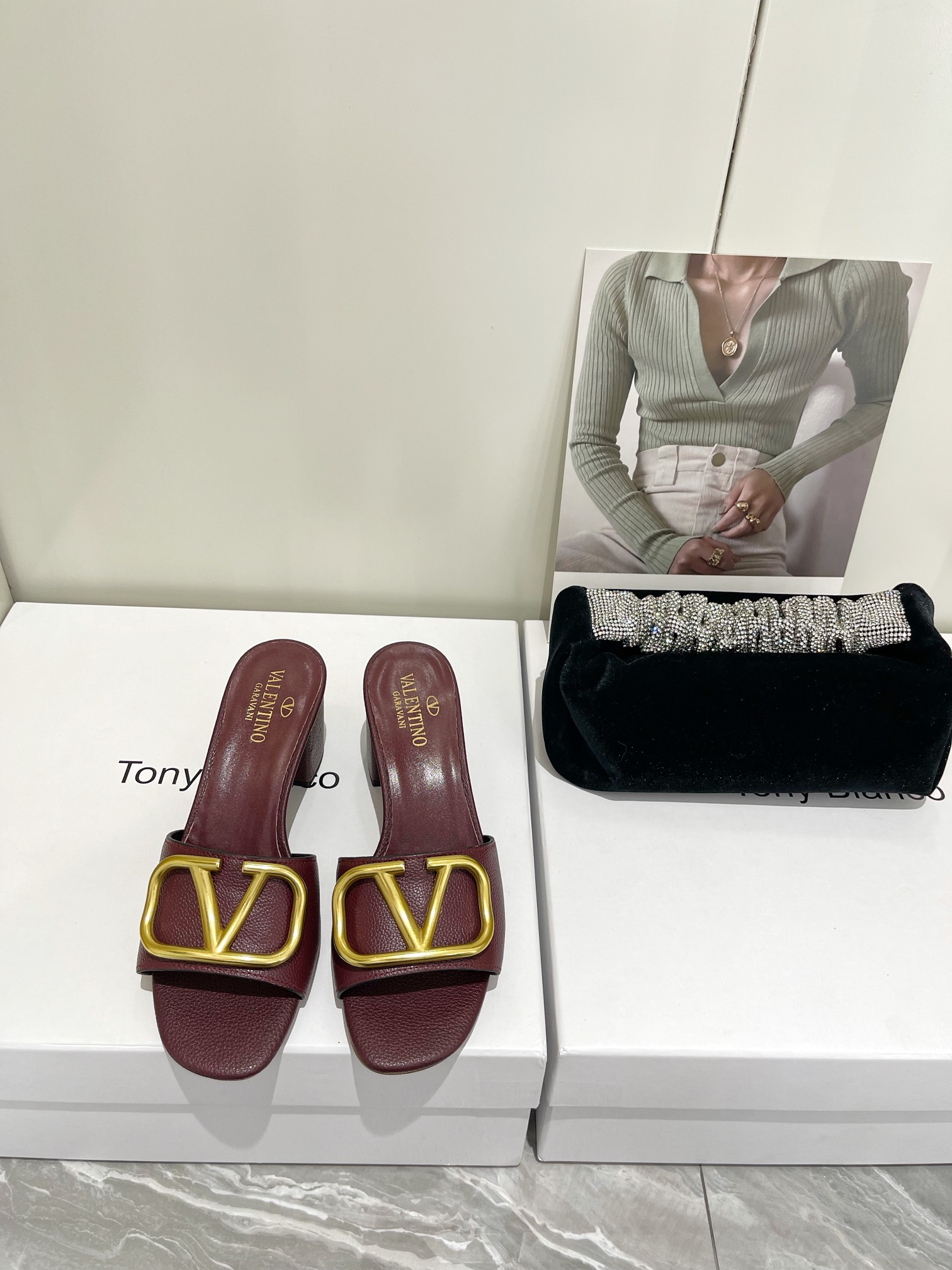 【Valentino】𝟐𝟎𝟐𝟏/𝐒𝐒 𝐧𝐞𝐰  Valentino 2022 / fw spring and summer new women's slippers