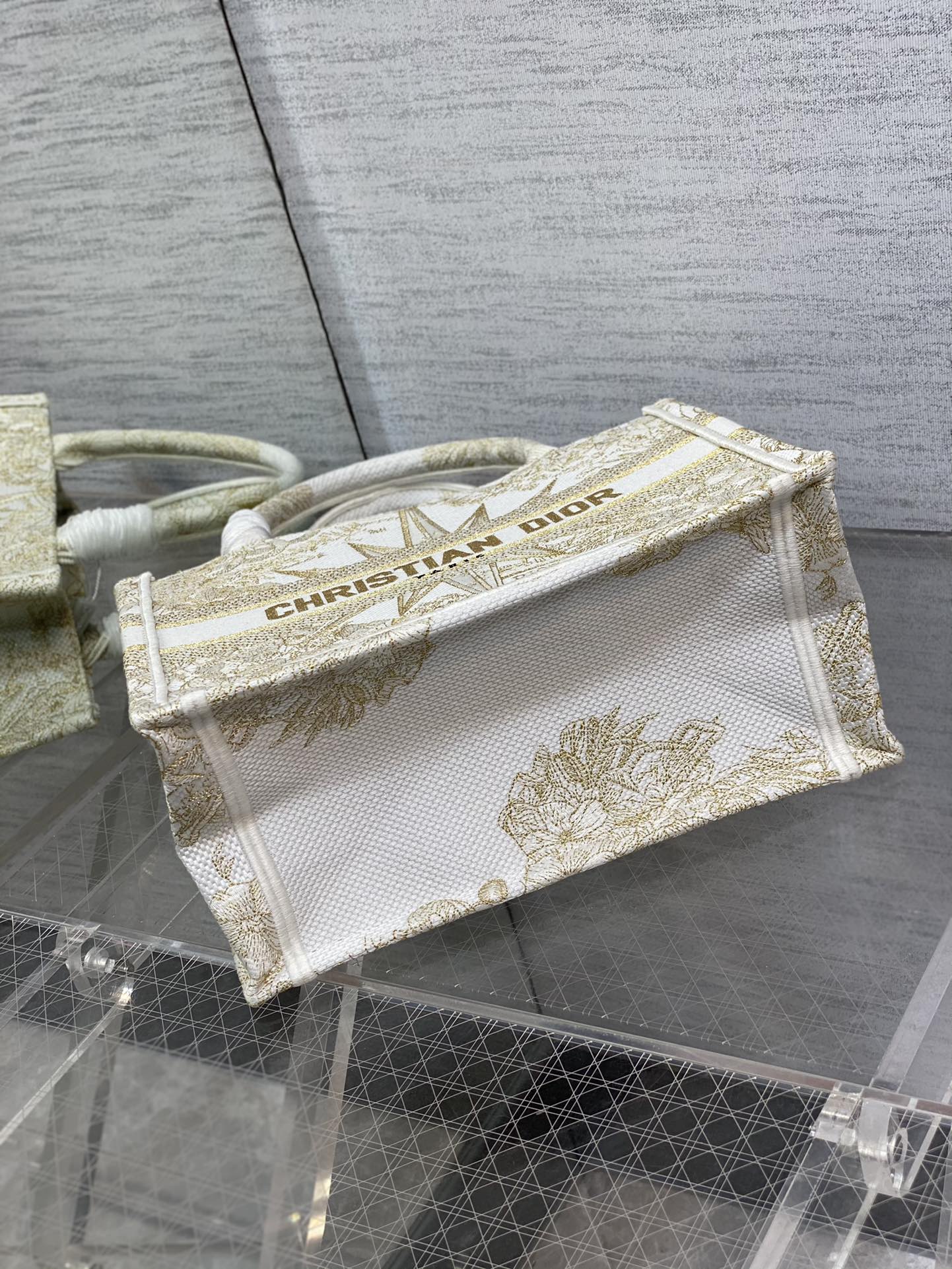 DIOR TOTE Golden Christmas