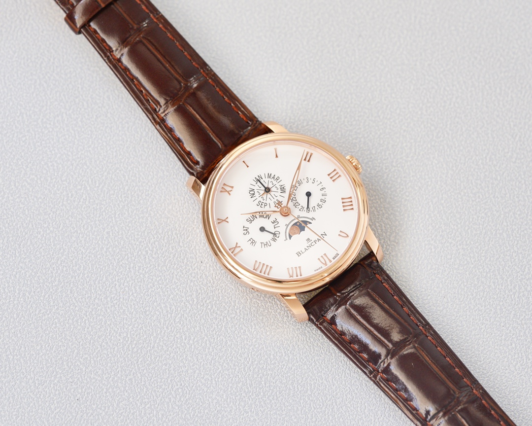 Blancpain - This functional watch comes from the classic Blancpain collection