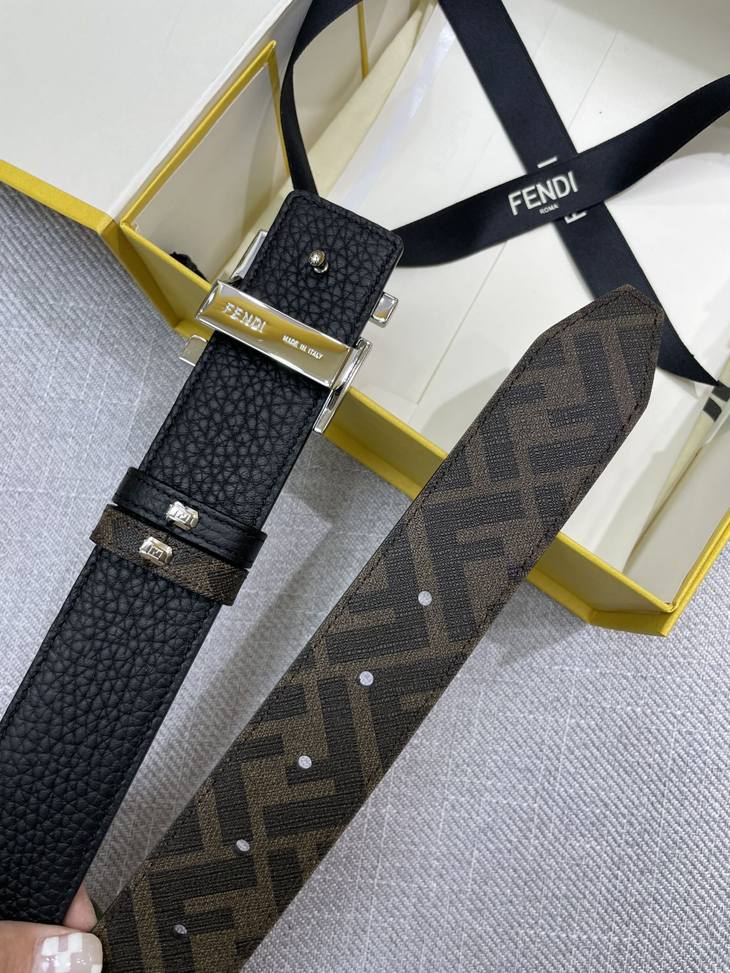 FENDI men's casual reversible belt