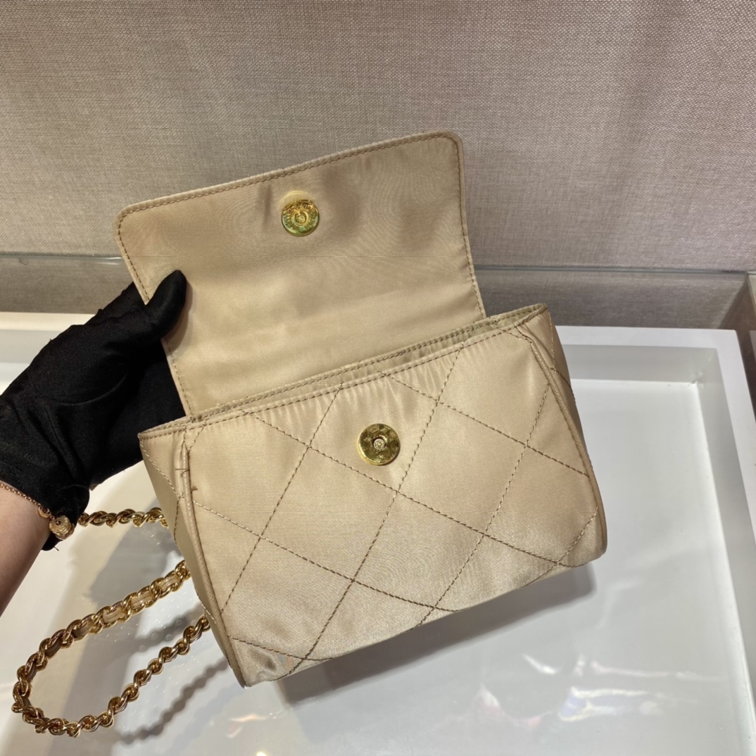 𝐏𝐑𝐀𝐃𝐀 Medium antique small satchel