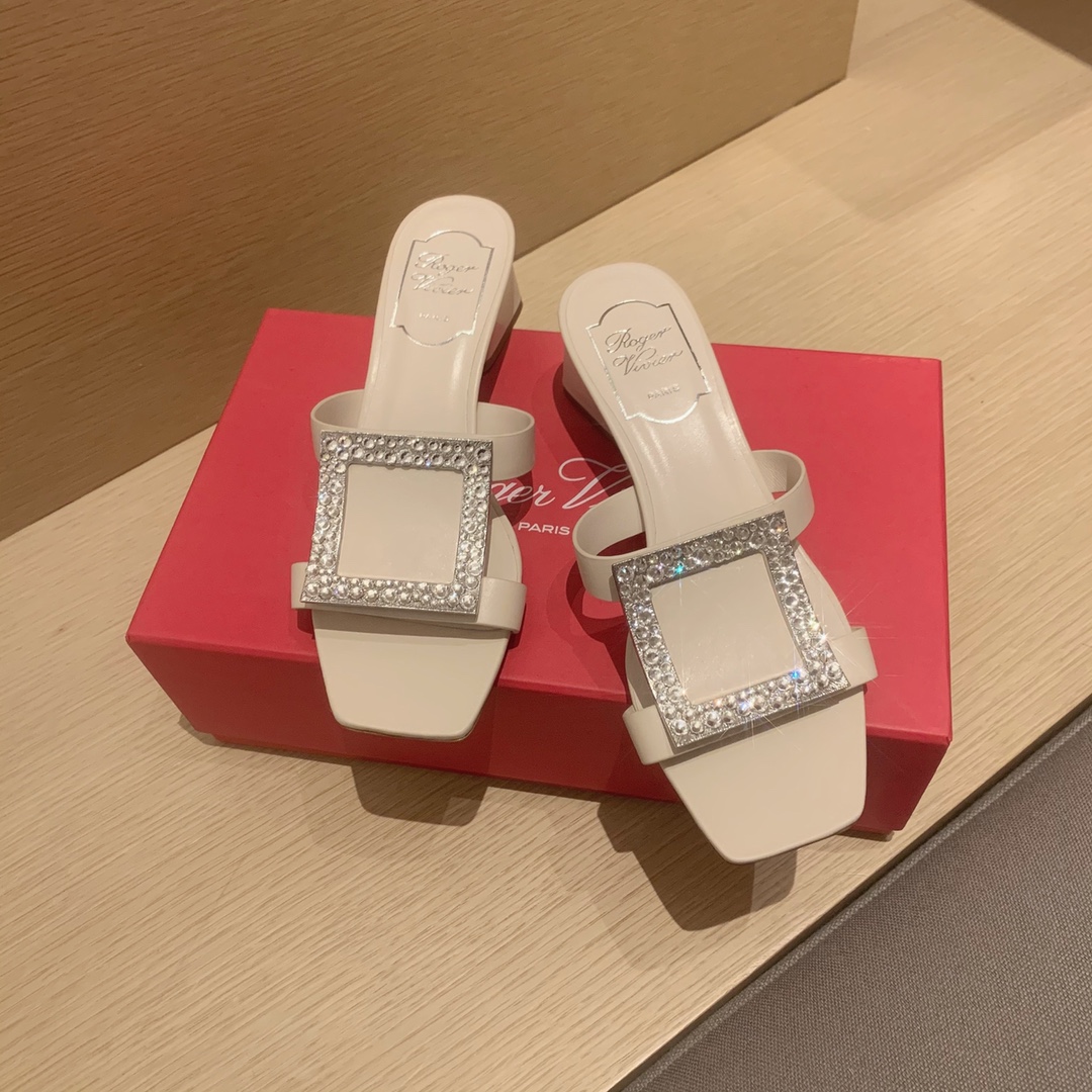 Roger vivier | 𝟐𝟎𝟐𝟏/𝐒𝐒 𝐧𝐞𝐰 2021 Summer Slippers Bikiviv' Metal Buckle PVC Mule Shoes