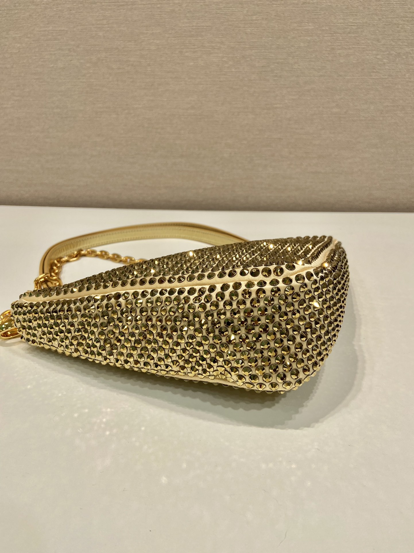 𝐏𝐑𝐀𝐃𝐀 Triangle bag with glitter diamonds 1BH190