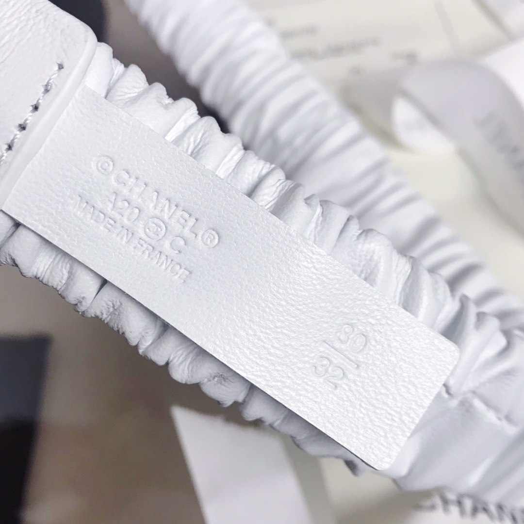 𝗖𝗛𝗔𝗡𝗘𝗟 Classic pearl lambskin elasticated waistband