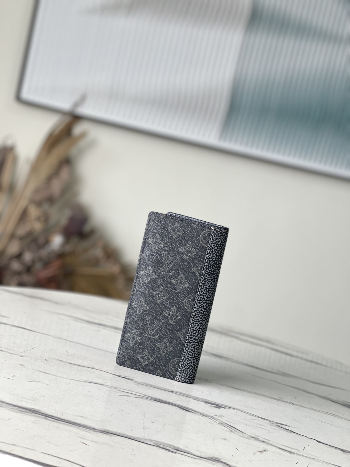 𝐋𝐎𝐔𝐈𝐒 𝐕𝐔𝐈𝐓𝐓𝐎𝐍     M81807