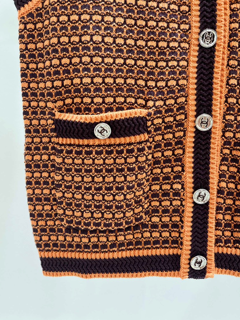 New  Chanel New Chanel * 23a Gaoding Handicraft Workshop Series Chicken Heart Neck Knitted Vest
