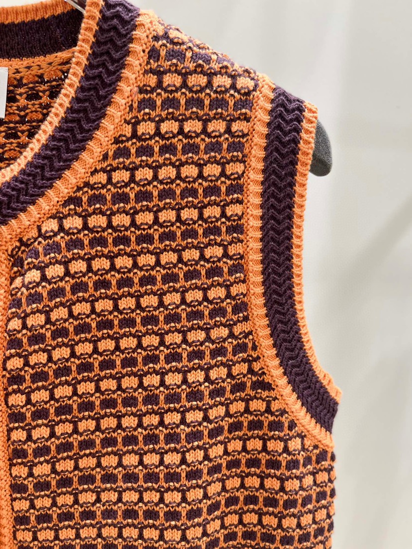 New  Chanel New Chanel * 23a Gaoding Handicraft Workshop Series Chicken Heart Neck Knitted Vest