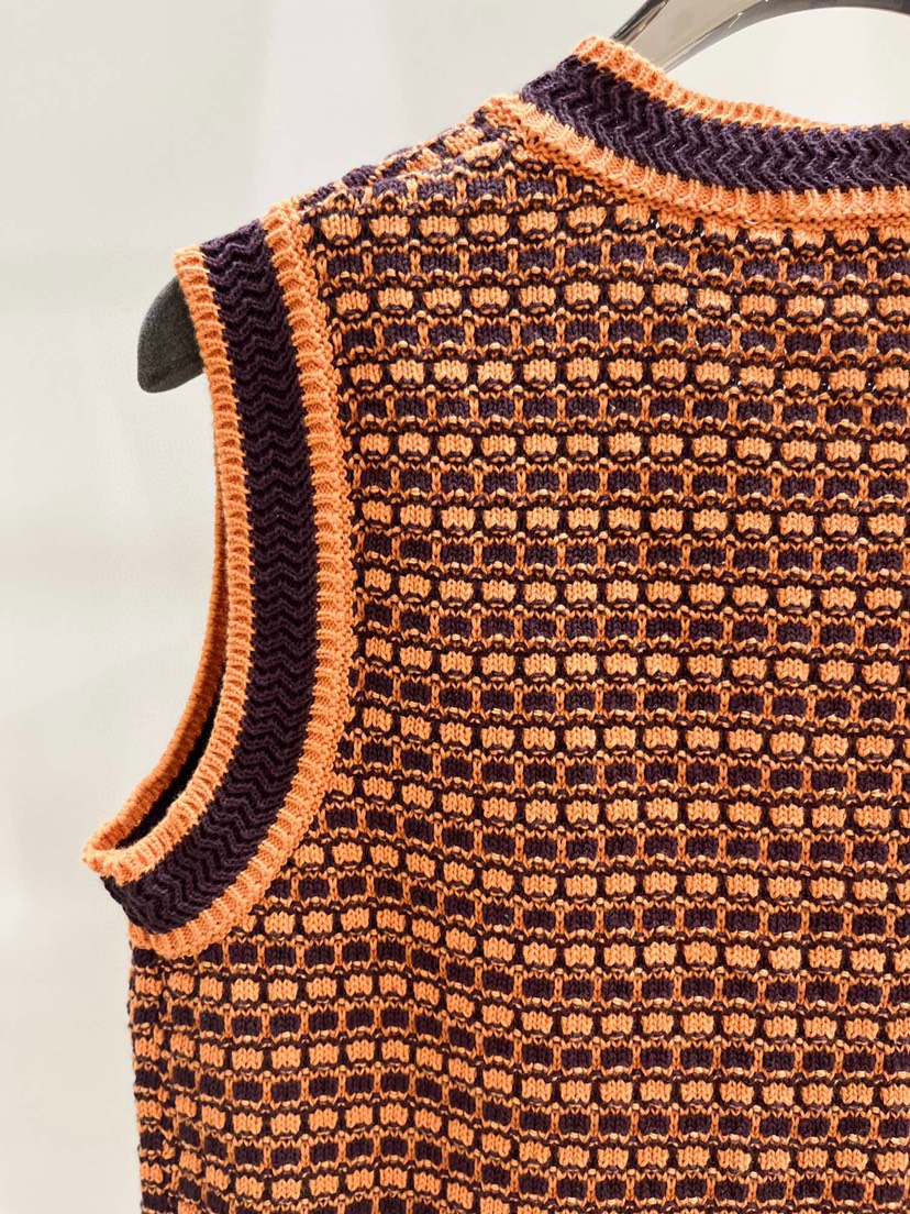 New  Chanel New Chanel * 23a Gaoding Handicraft Workshop Series Chicken Heart Neck Knitted Vest